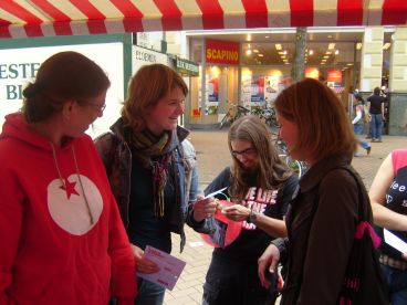 Kamerlid Manja Smits in gesprek